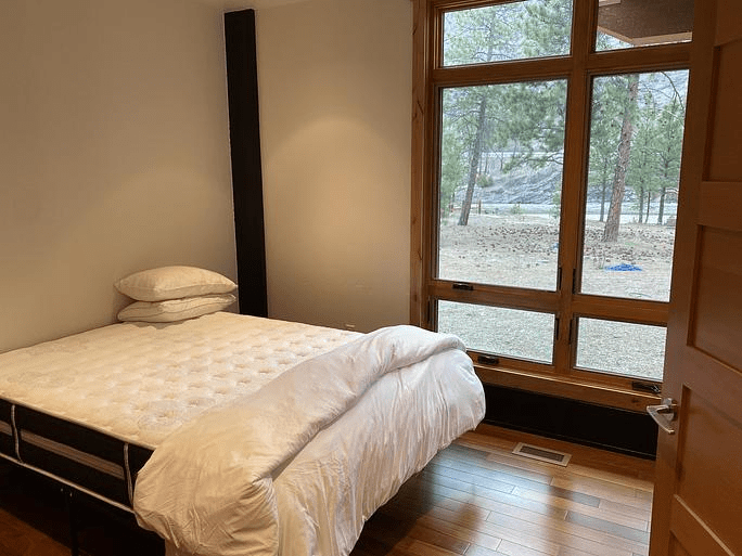 A bedroom in The Grand Lodge